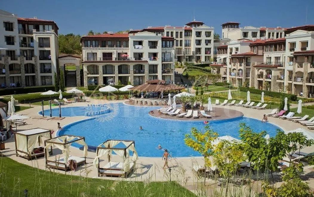 Просторная студия с двовиком в элитном комплексе на 1 линии моря в г.Созополь