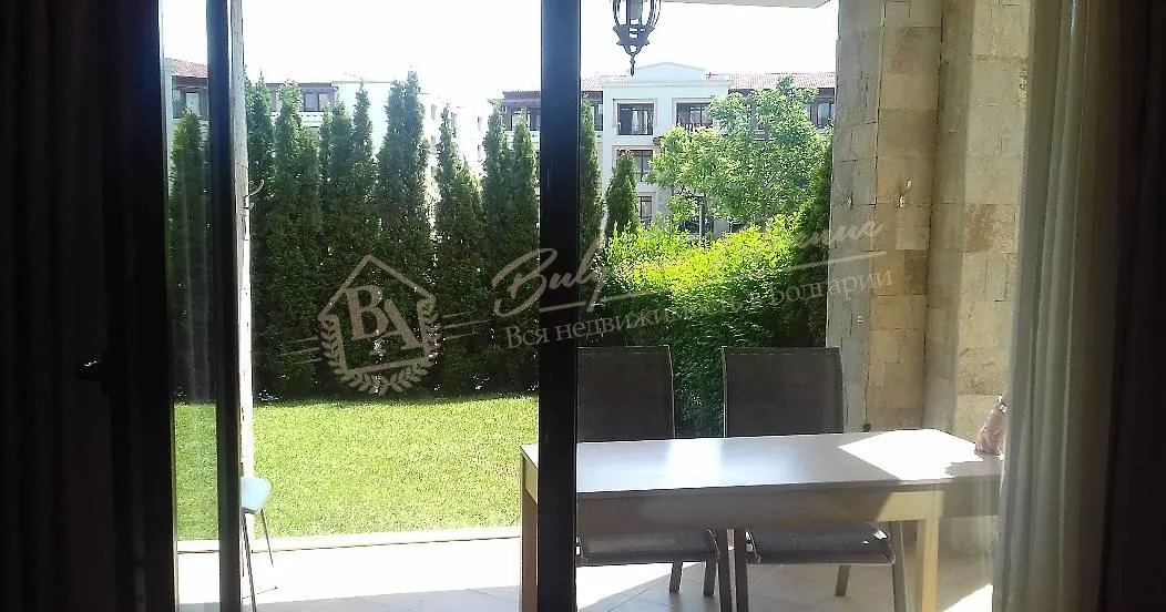 Просторная студия с двовиком в элитном комплексе на 1 линии моря в г.Созополь