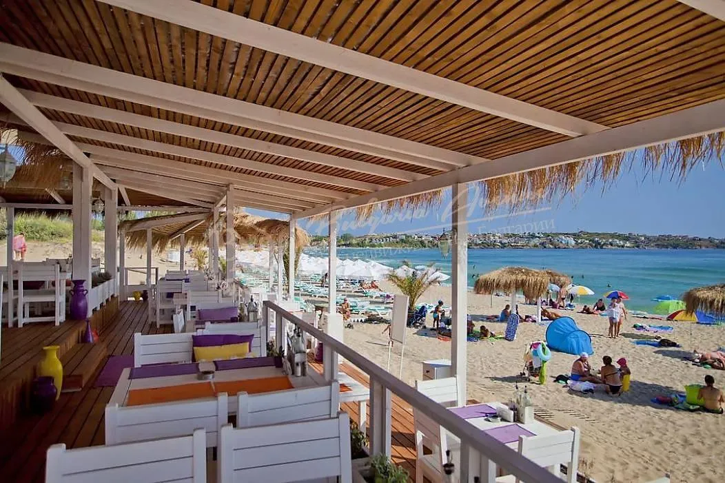 Просторная студия с двовиком в элитном комплексе на 1 линии моря в г.Созополь