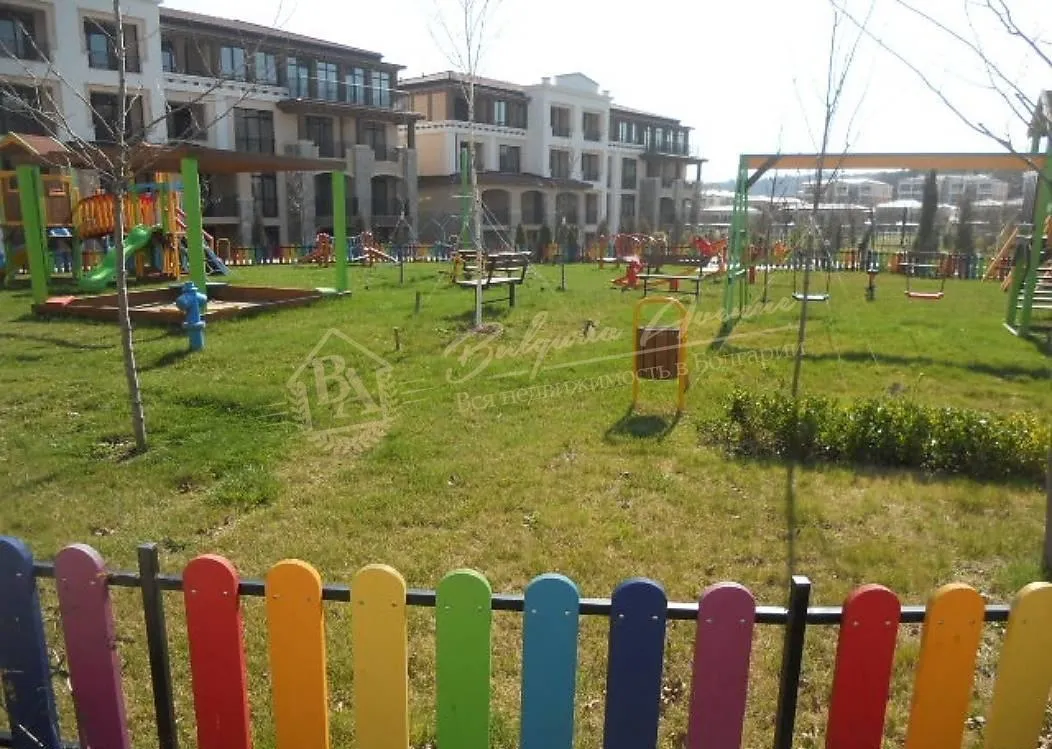 Просторная студия с двовиком в элитном комплексе на 1 линии моря в г.Созополь