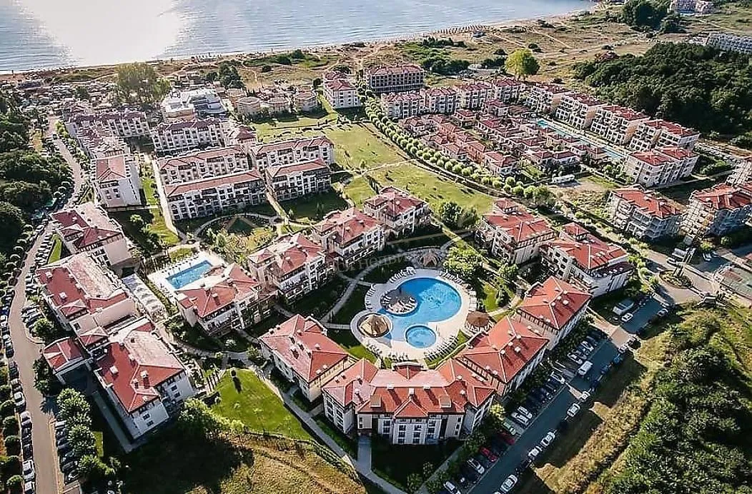 Просторная студия с двовиком в элитном комплексе на 1 линии моря в г.Созополь