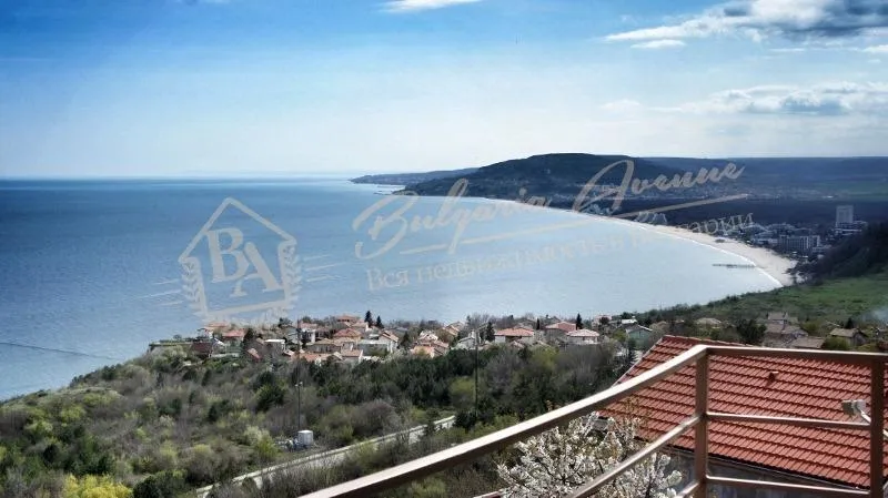 Трехкомнатная квартира с панорамным видом на море, к.Албена