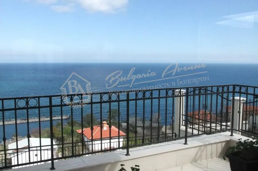 Прекрaсный, двухэтажный дом с панорамным видом на море в Кранево