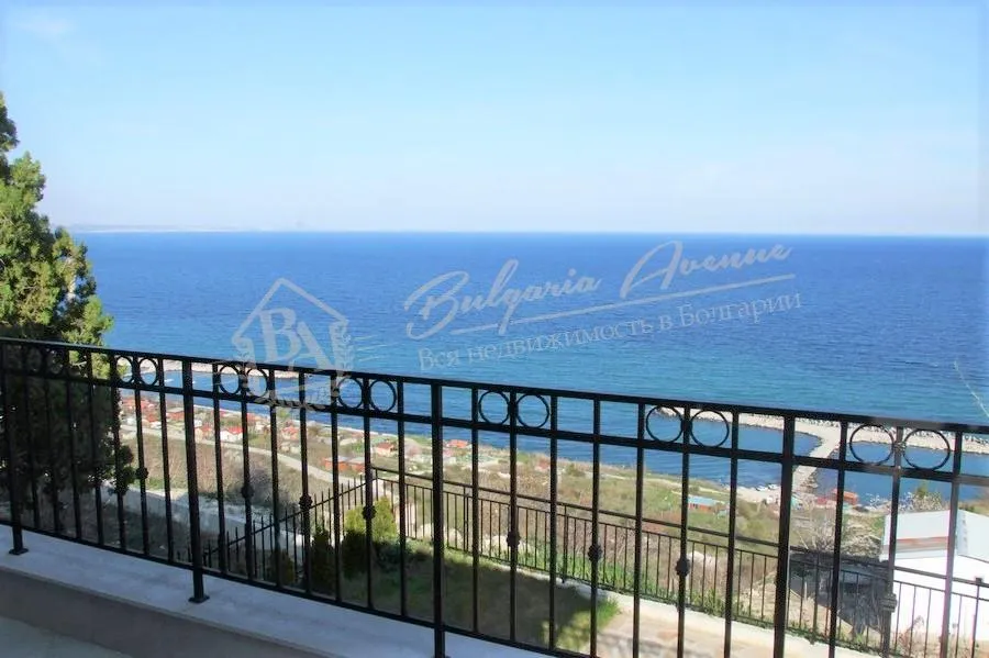 Прекрaсный, двухэтажный дом с панорамным видом на море в Кранево