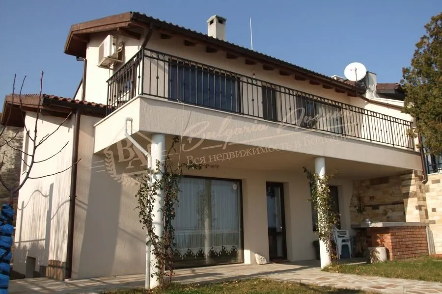 Прекрaсный, двухэтажный дом с панорамным видом на море в Кранево