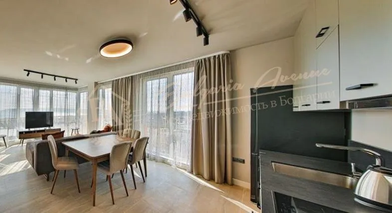 Меблированная трехкомнатная квартира в бутик доме около парка, г.Варна