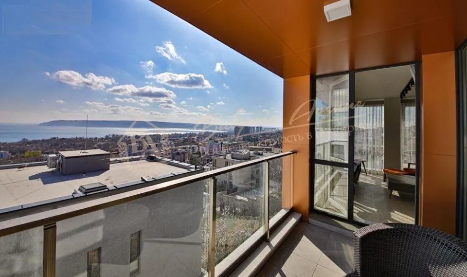 Меблированная трехкомнатная квартира в бутик доме около парка, г.Варна