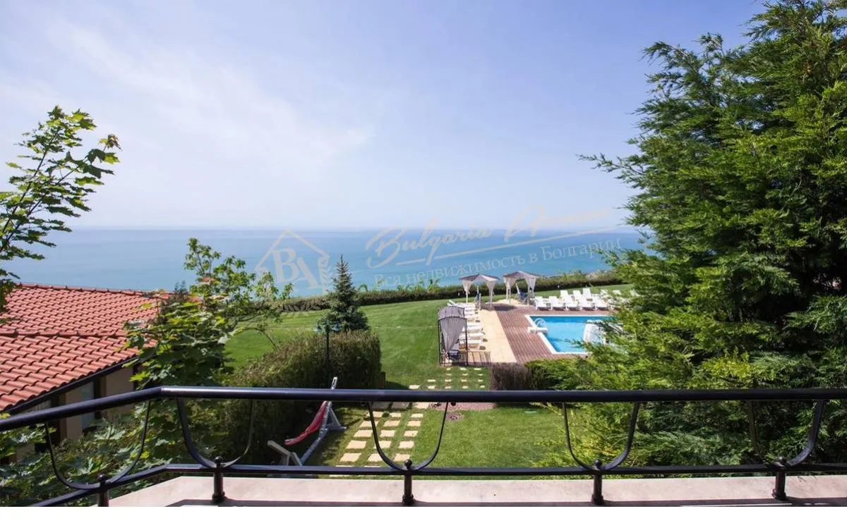 Меблированный дом с тремя спальнями и видом на море в Балчик