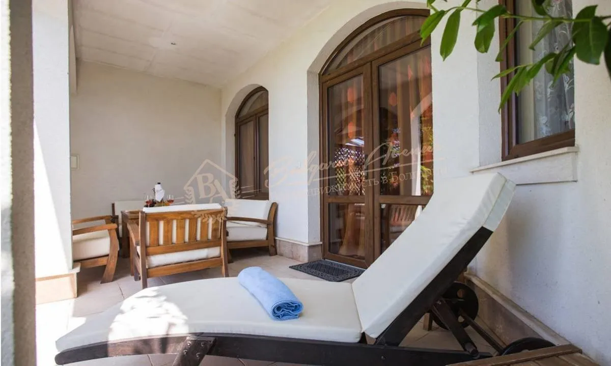 Меблированный дом с тремя спальнями и видом на море в Балчик