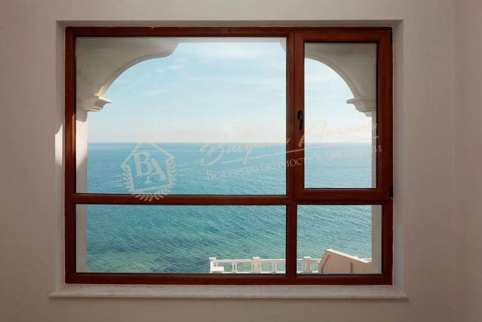 Апартамент с 2 спальнями в элитном комплексе на первой линии в г.Варна