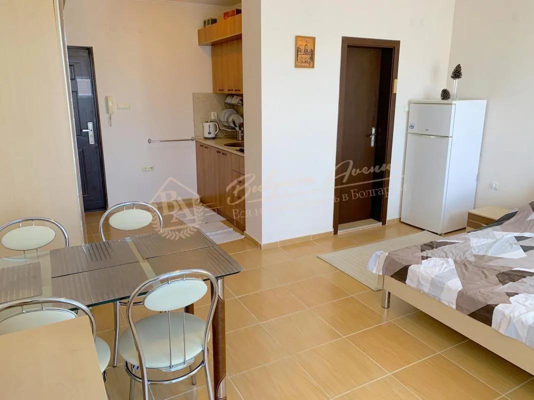 Просторная студия с видом на море, всего в 150 м от пляжа, в Равде