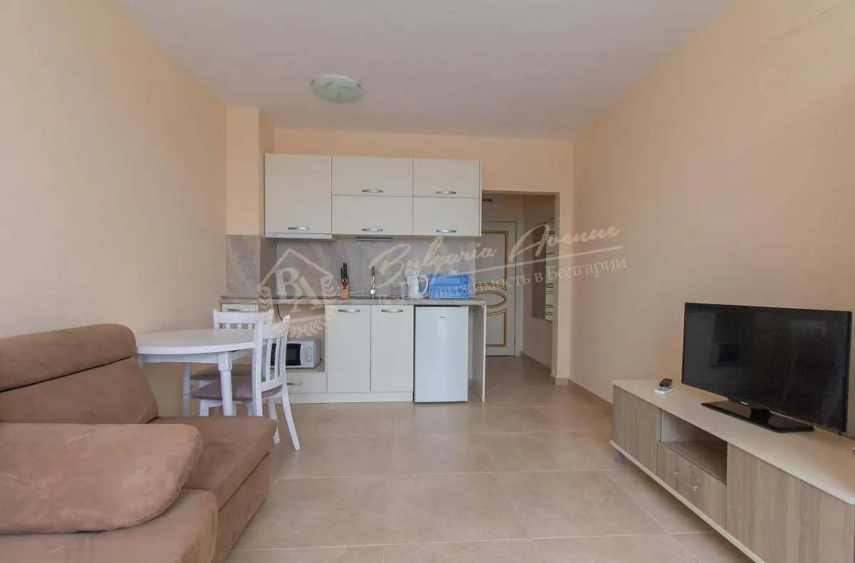 Меблированная студия в элитном комплексе на второй линии в г.Поморие