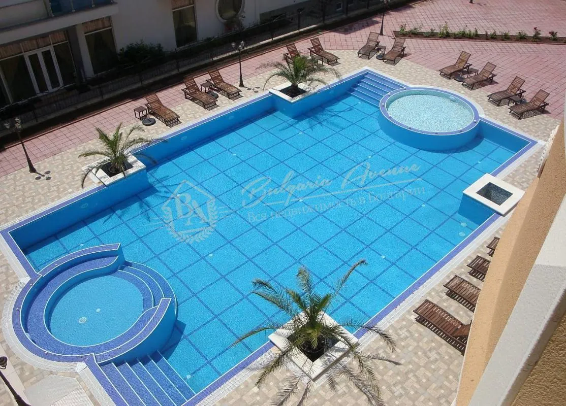 Меблированная студия в элитном комплексе на второй линии в г.Поморие