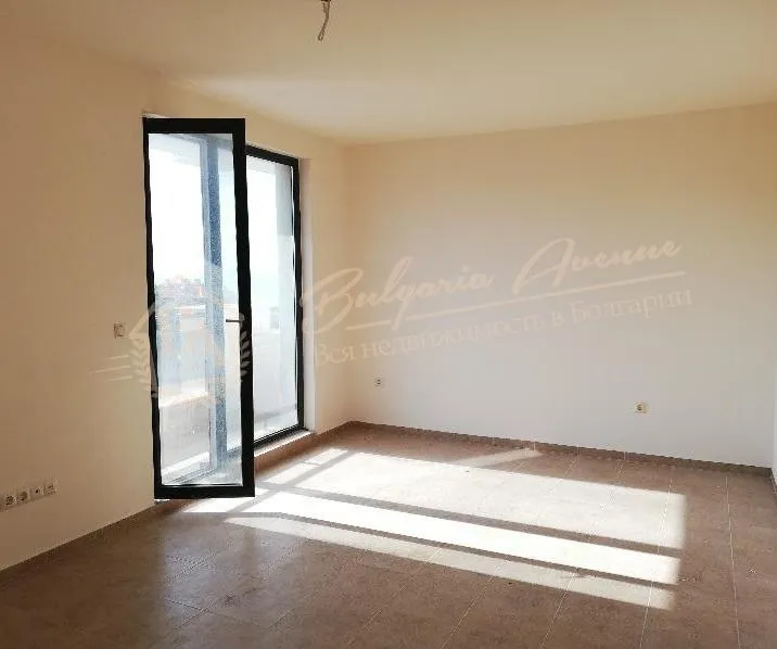 Студия с видом на море в новом жилом доме без таксы поддержки в г.Поморие