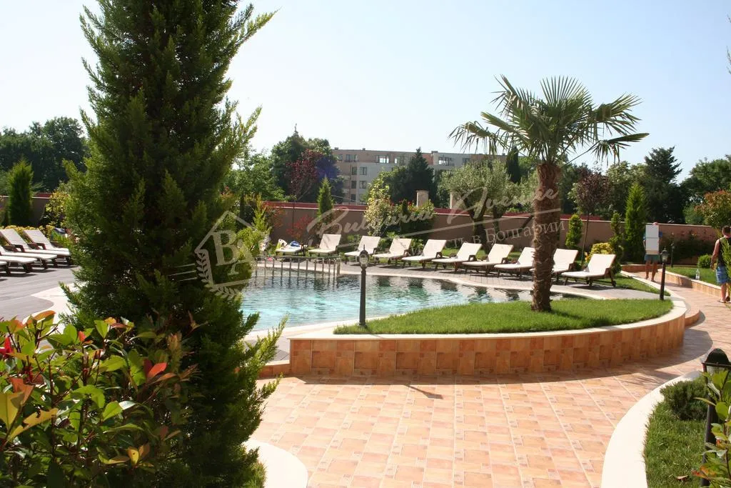 Апартамент с 1 спальней в элитном комплексе на 2 линии моря в Равде