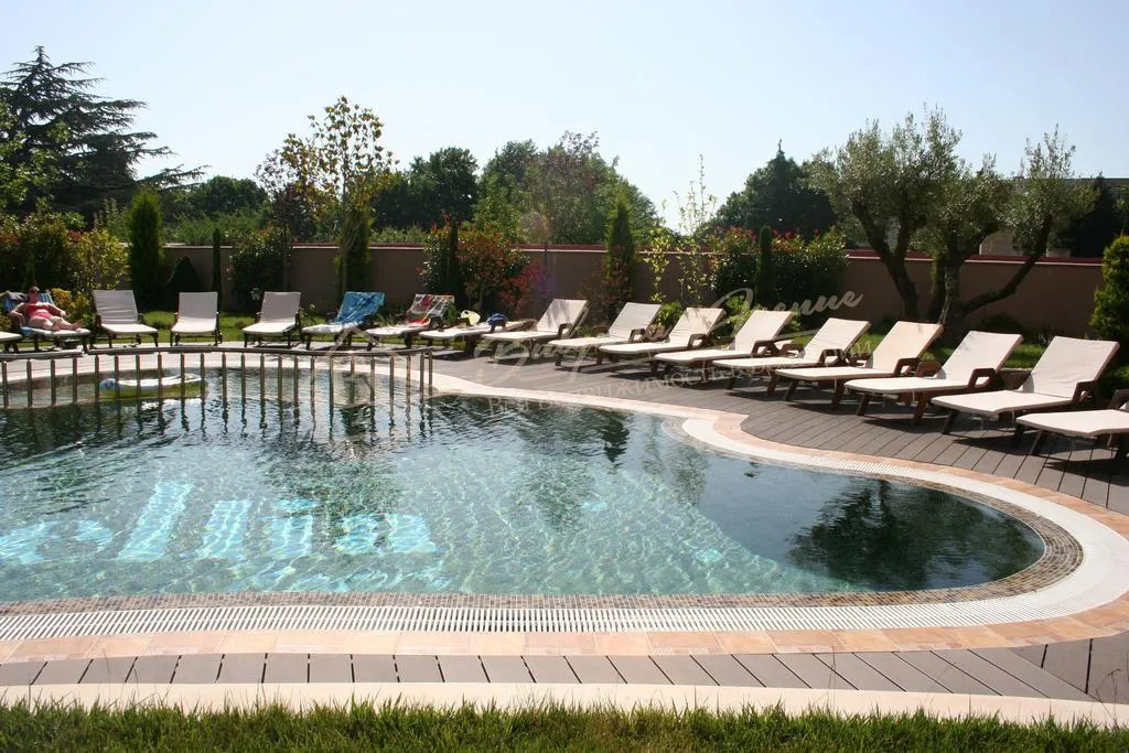 Апартамент с 1 спальней в элитном комплексе на 2 линии моря в Равде