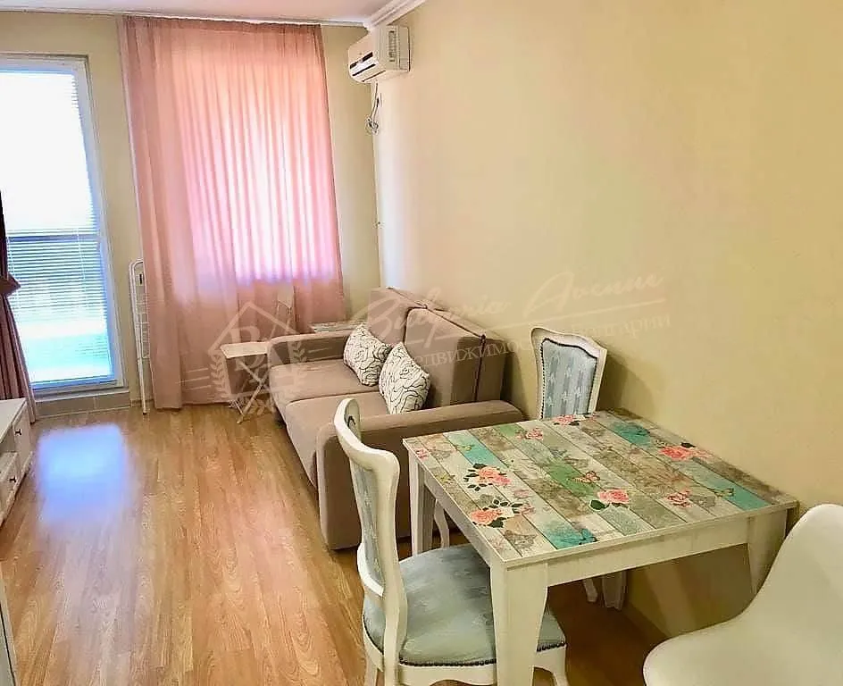 Прекрасно меблированная двухкомнатная квартира в г.Несебър