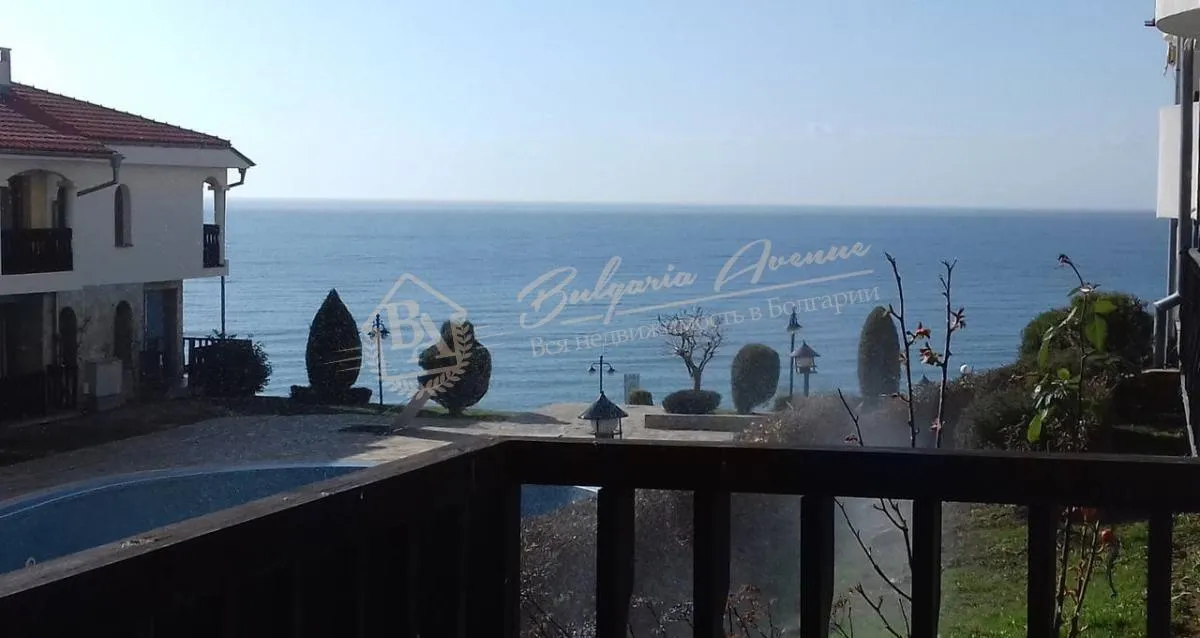 Трехкомнатная квартира видом на море на первой линии,в г.Святой Влас