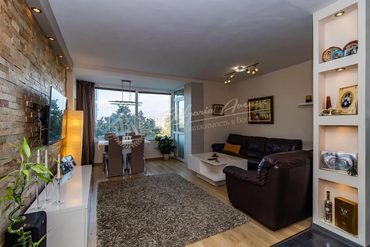 Трехкомнатная роскошно меблированная квартира в широком центре в г.Варна