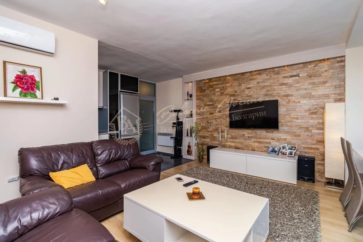 Трехкомнатная роскошно меблированная квартира в широком центре в г.Варна