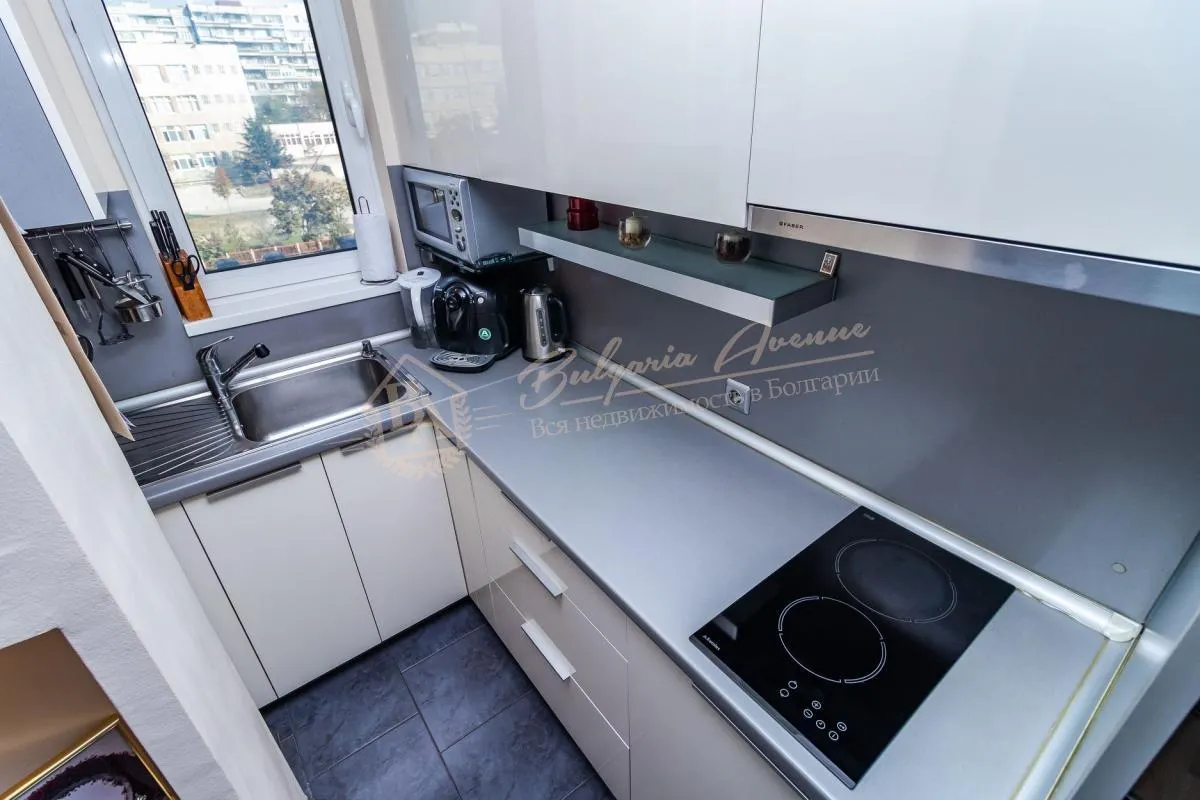 Трехкомнатная роскошно меблированная квартира в широком центре в г.Варна