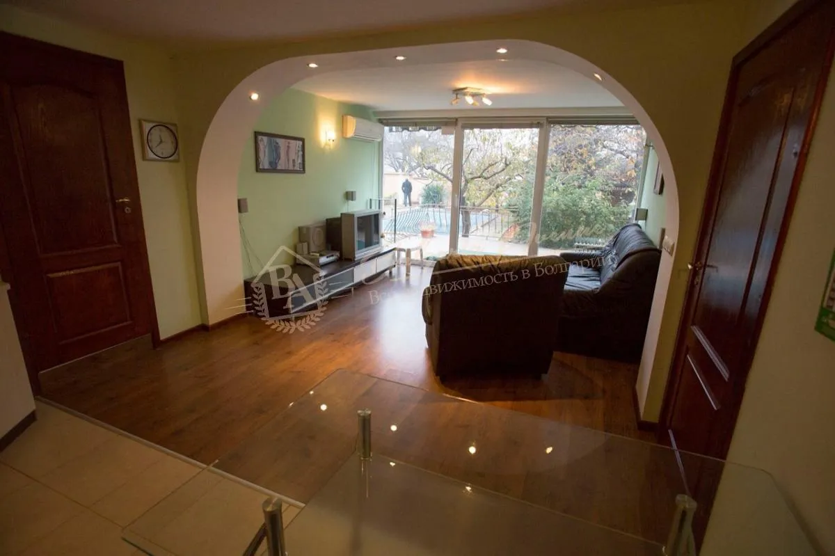 Частный дом с собственным садом в престижном районе г.Варны