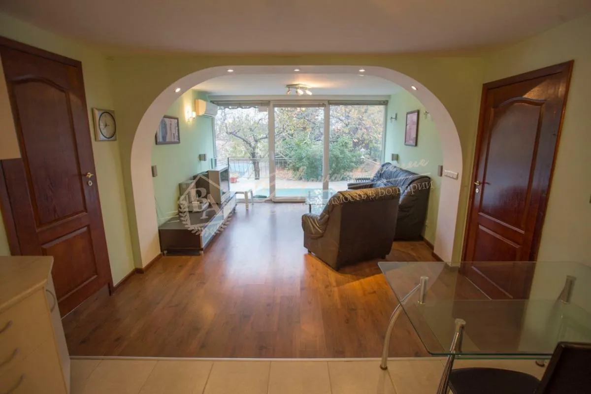 Частный дом с собственным садом в престижном районе г.Варны