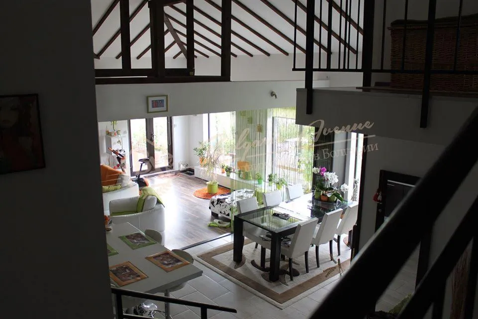 Новый, двухэтажный дом с бассейном в 6 км от моря в деревне, обл.Варна