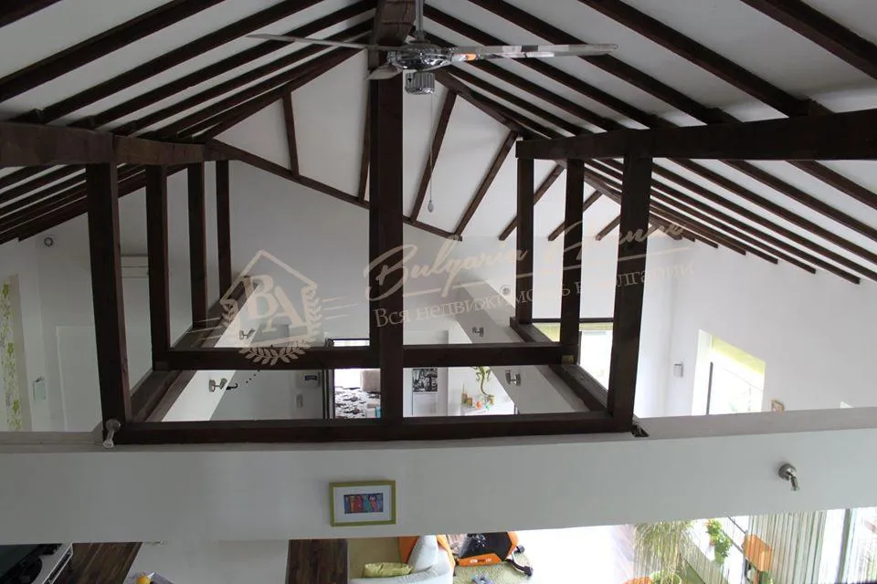 Новый, двухэтажный дом с бассейном в 6 км от моря в деревне, обл.Варна