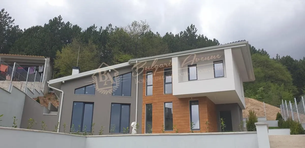 Частный дом с двором в районе Виница с видом на море, г.Варна