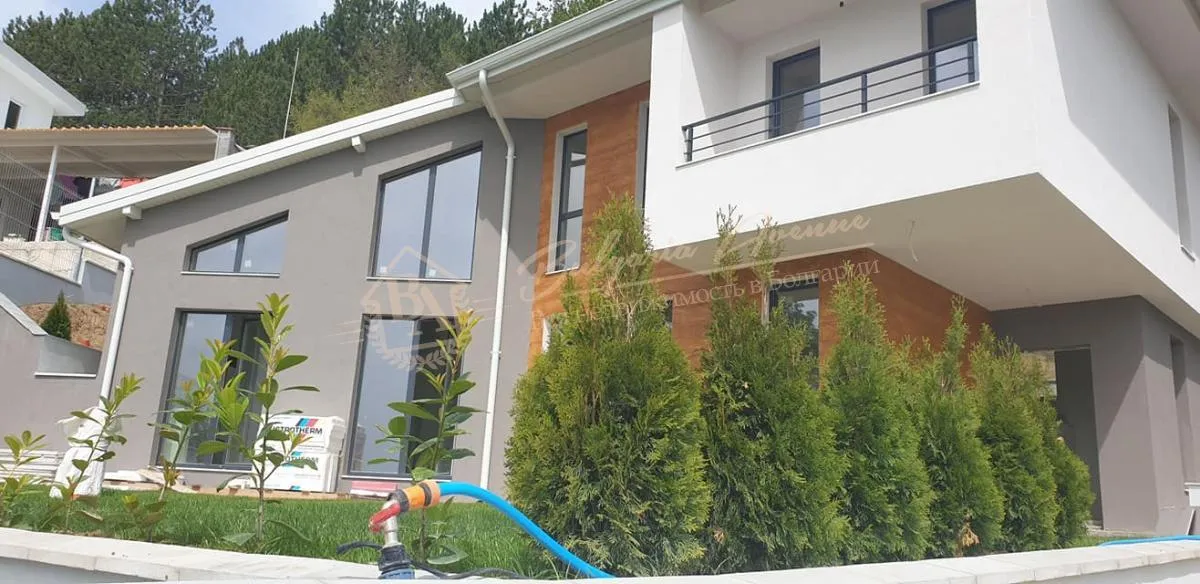 Частный дом с двором в районе Виница с видом на море, г.Варна