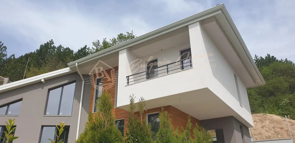 Частный дом с двором в районе Виница с видом на море, г.Варна