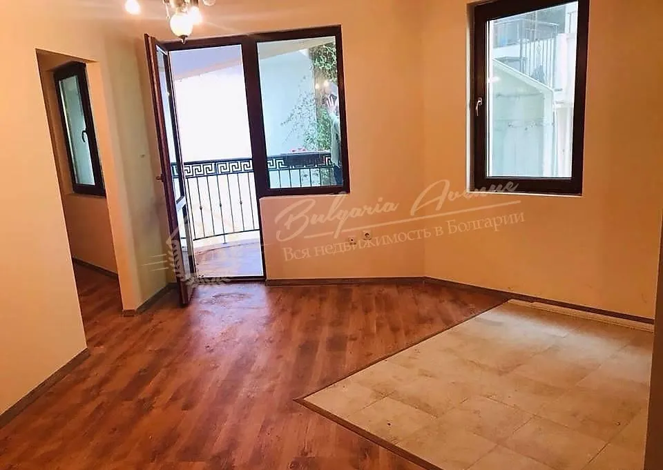 Новая квартира с 1 спальней в жилом доме без таксы поддержки в г.Святой Влас