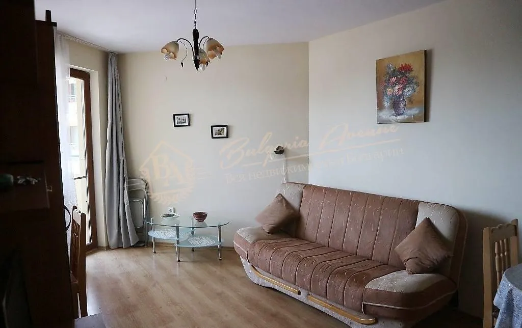 Меблированная, двухкомнатная квартира с видом на бассейн, к.Солнечный берег