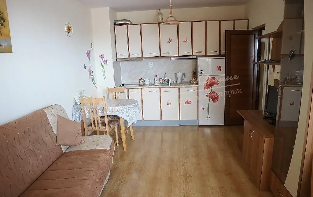 Меблированная, двухкомнатная квартира с видом на бассейн, к.Солнечный берег