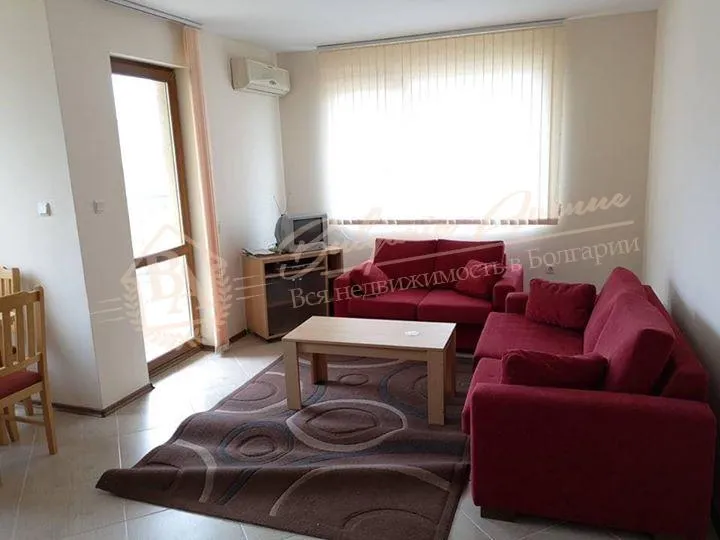 Просторная меблированная двухкомнатная квартира на Солнечном берегу