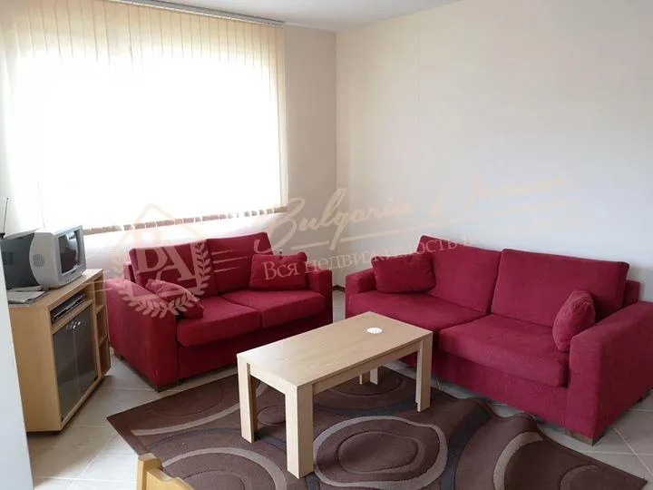 Просторная меблированная двухкомнатная квартира на Солнечном берегу
