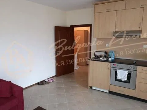 Просторная меблированная двухкомнатная квартира на Солнечном берегу