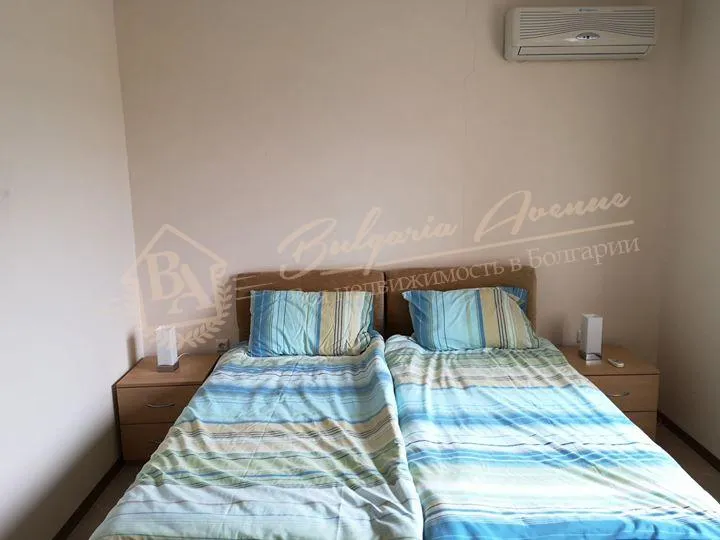 Просторная меблированная двухкомнатная квартира на Солнечном берегу