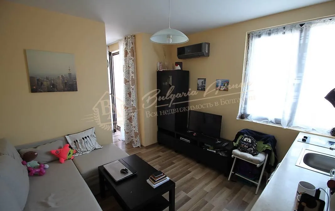 Привлекательная двухкомнатная квартира на Солнечном Берегу