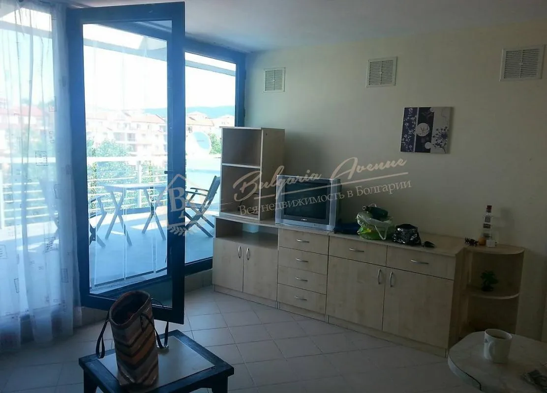 Просторная квартира с 1 спальней в закрытом комплексе в к. Солнечный Берег