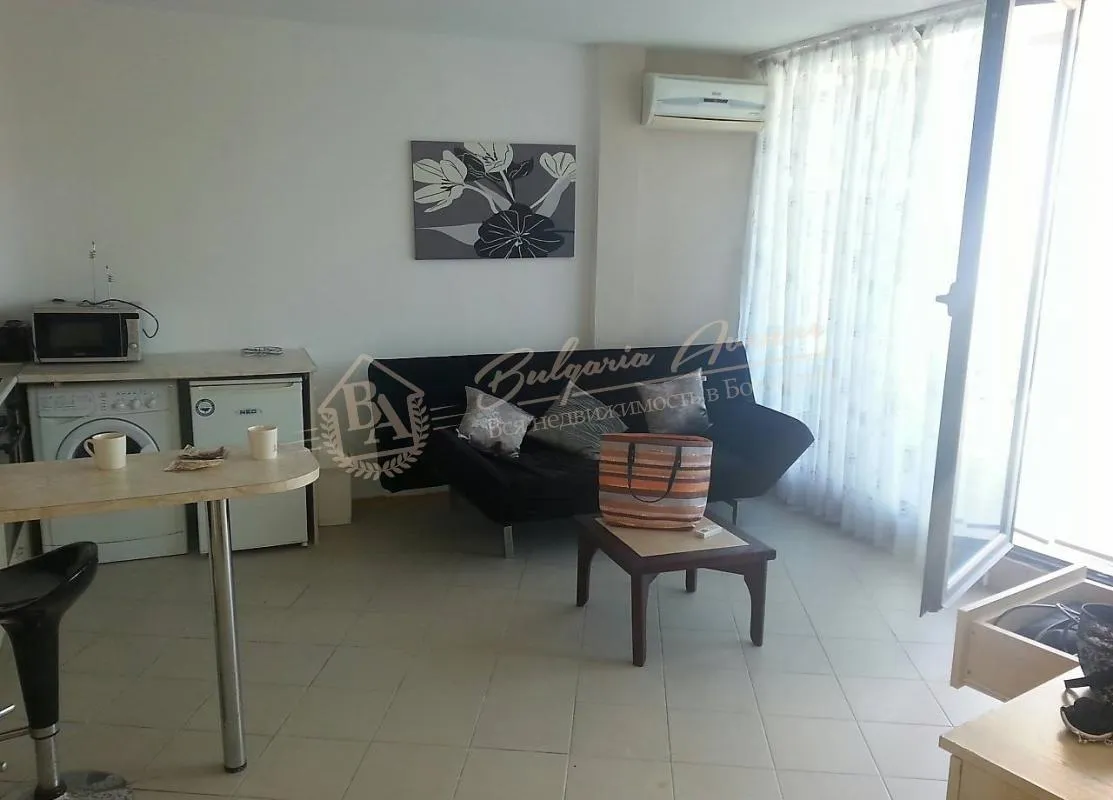 Просторная квартира с 1 спальней в закрытом комплексе в к. Солнечный Берег