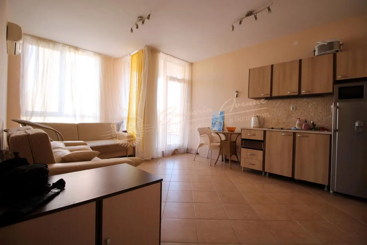 Меблированная двухкомнатная квартира в жилом комплексе, к.Солнечный берег