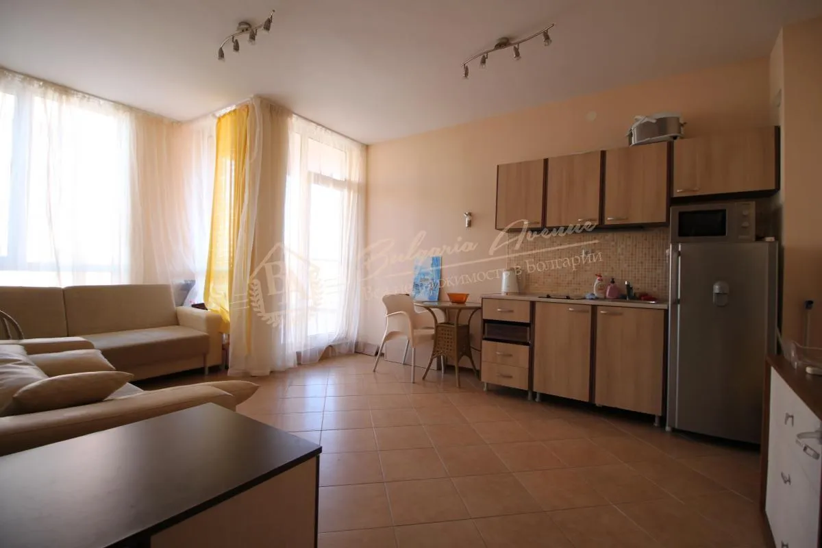 Меблированная двухкомнатная квартира в жилом комплексе, к.Солнечный берег