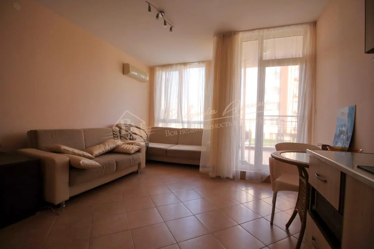 Меблированная двухкомнатная квартира в жилом комплексе, к.Солнечный берег