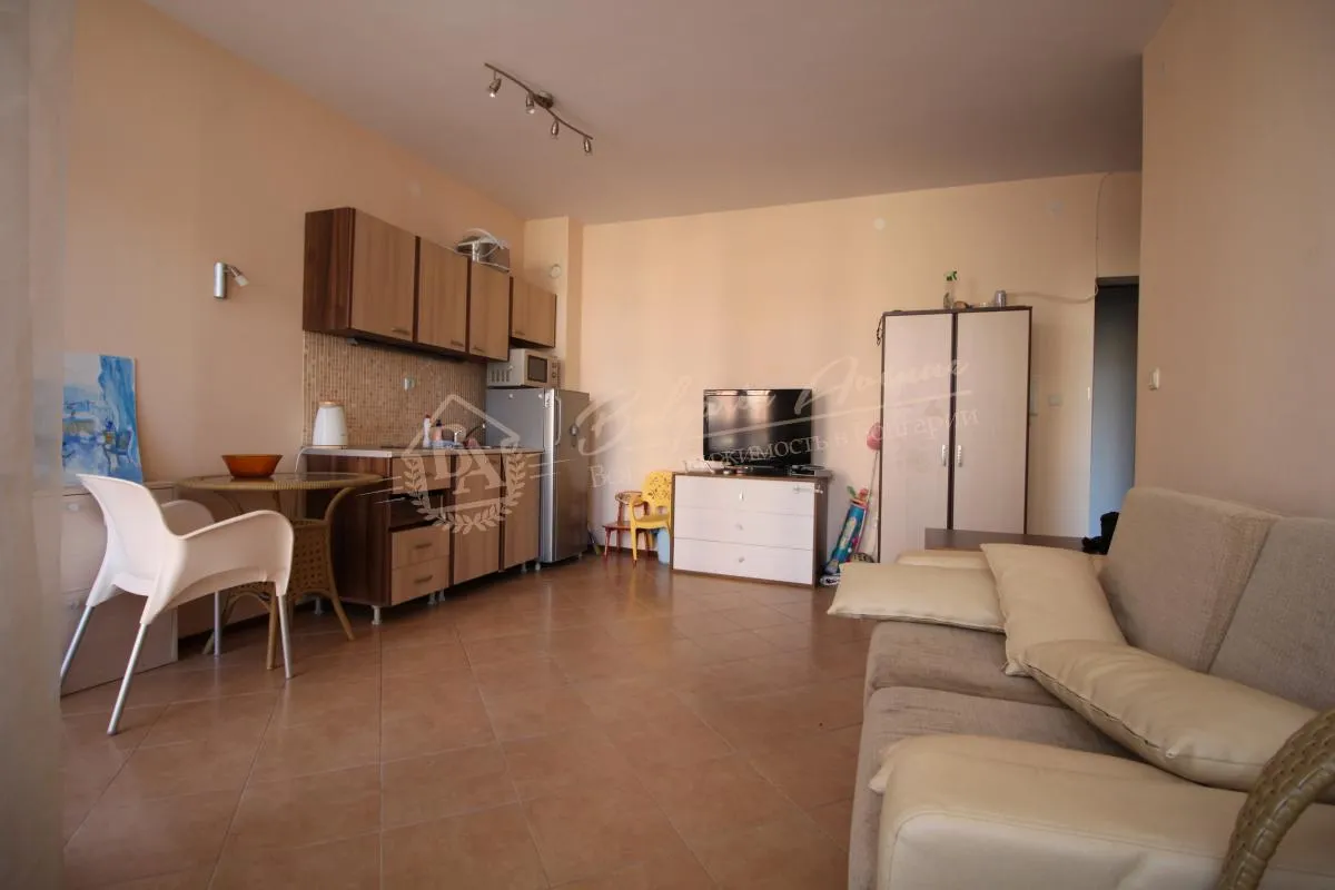 Меблированная двухкомнатная квартира в жилом комплексе, к.Солнечный берег