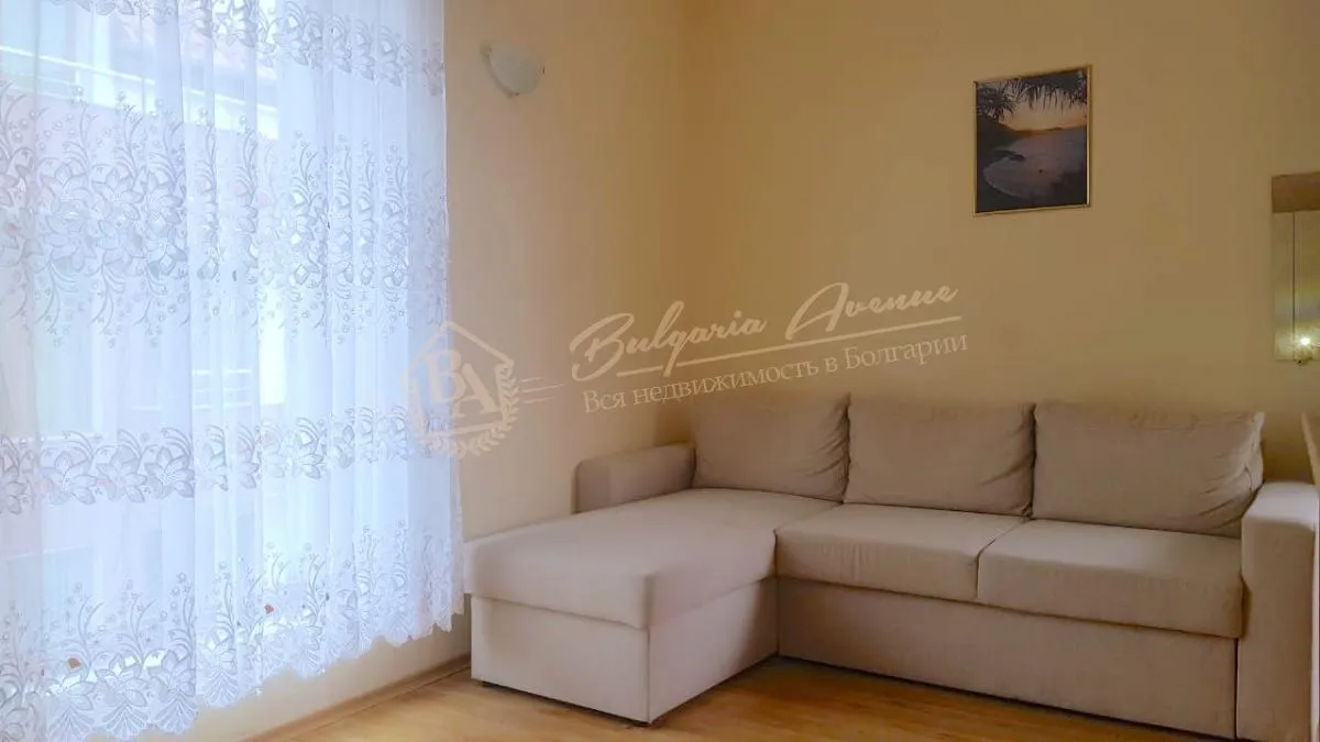 Просторная студия в жилом доме без таксы поддержки, г.Несебър