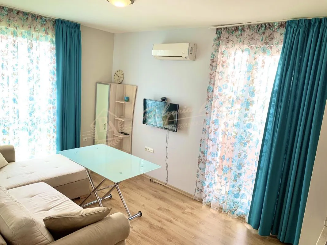 Уютный апартамент на 2 линии в комплексе Ривьера Гарден в Равде