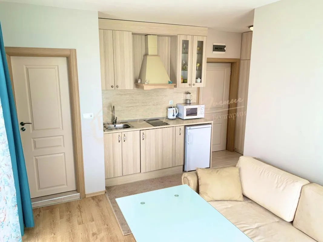 Уютный апартамент на 2 линии в комплексе Ривьера Гарден в Равде