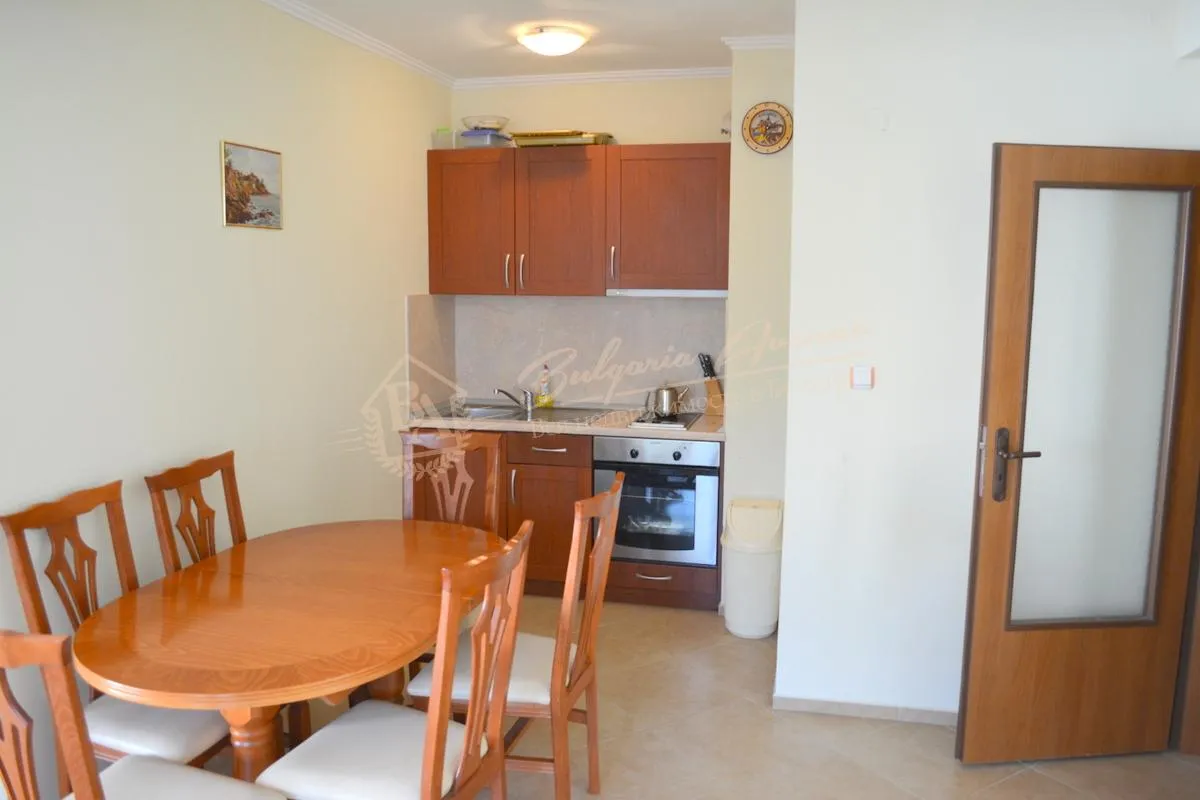 Апартамент в Несебре с частичным видом на море в 50 метрах от пляжа